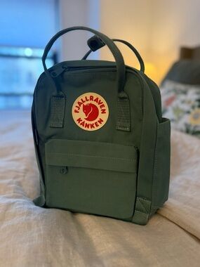 Fjallraven Kånken Mini Backpack in Olive Green with Red Logo